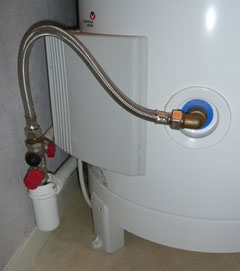 partie basse et frontale du chauffe-eau