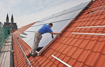 installateur de panneaux solaires dans la copropriété