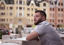 membre de conseil syndical calme et détendu